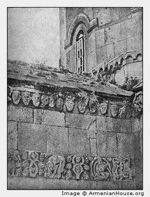 Фриз из театральных масок