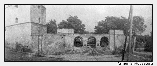 Сводчатые ворота армянской церкви Св. Богородицы. Каменец-Подольский.